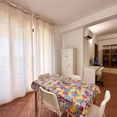 Apartment Calauriia *